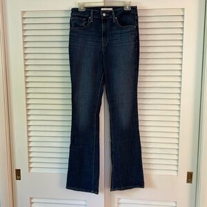 Ladies Style 725 High Rise Bootcut Levi Jeans. Size W30 L34